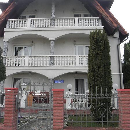 Kristaly Apartman Bed & Breakfast Heviz Exterior photo