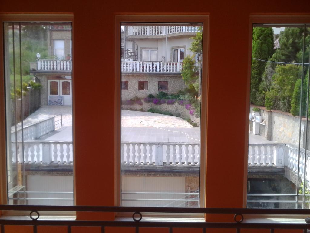 Kristaly Apartman Bed & Breakfast Heviz Exterior photo