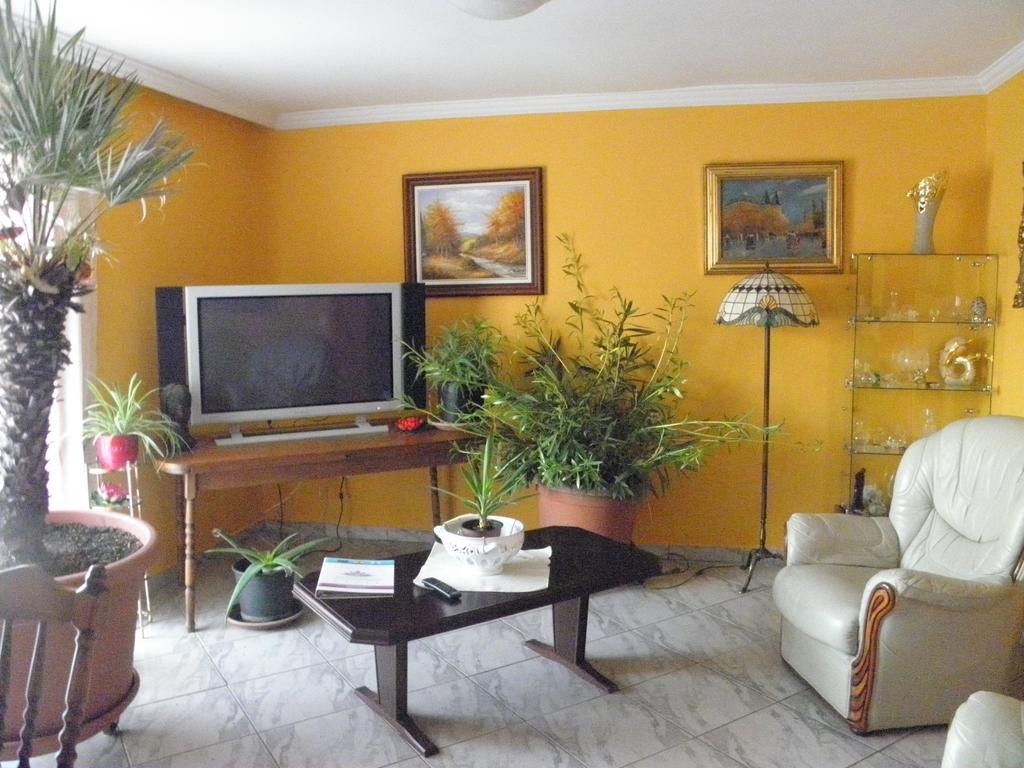 Kristaly Apartman Bed & Breakfast Heviz Exterior photo
