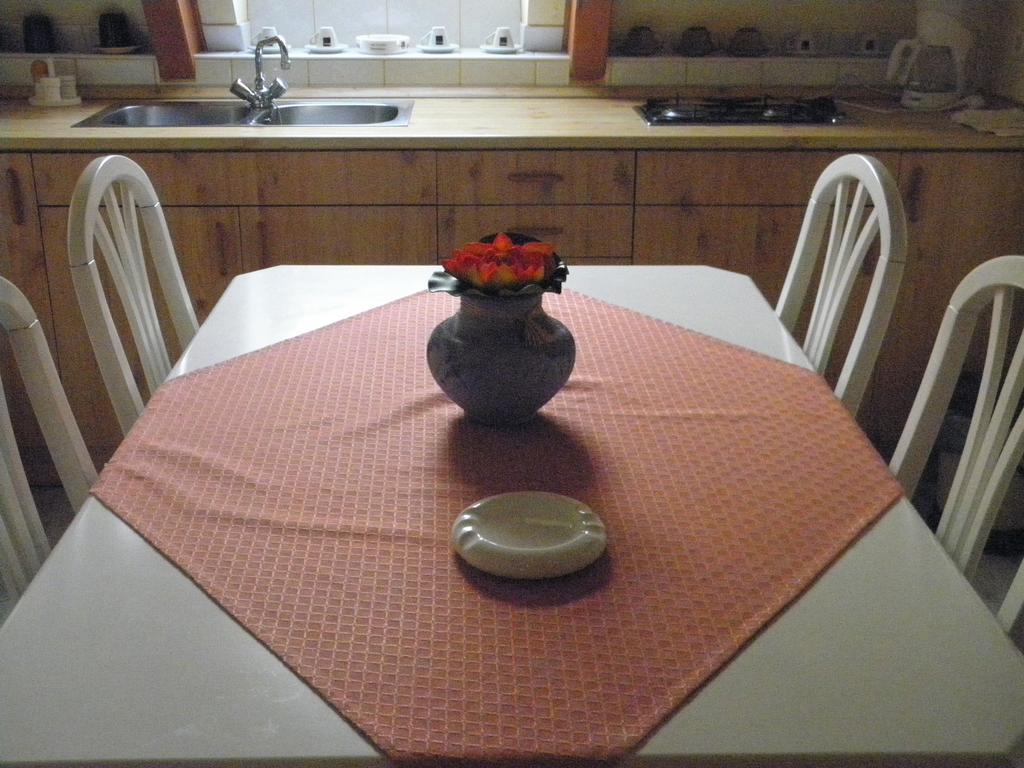 Kristaly Apartman Bed & Breakfast Heviz Exterior photo