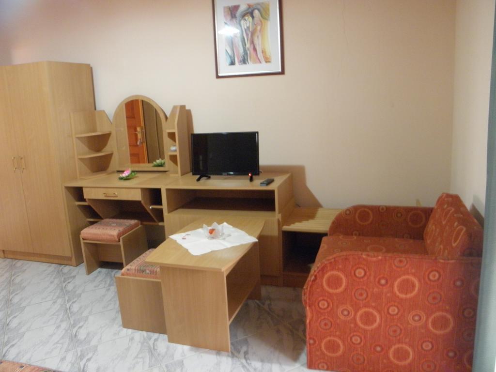 Kristaly Apartman Bed & Breakfast Heviz Exterior photo