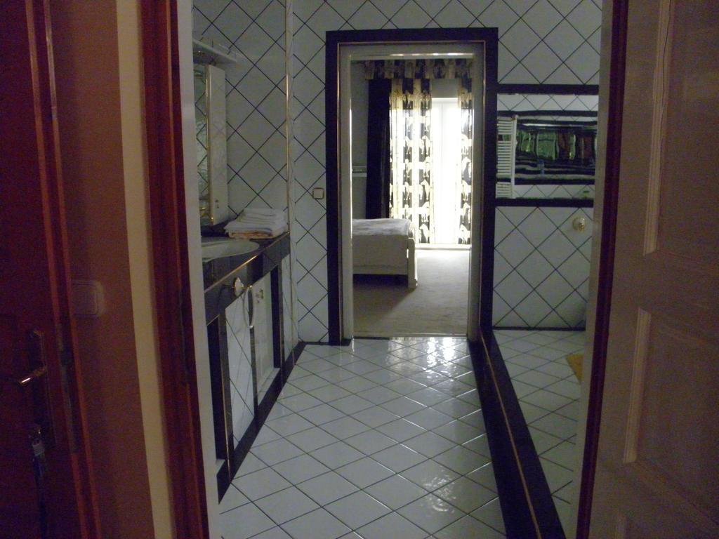 Kristaly Apartman Bed & Breakfast Heviz Exterior photo